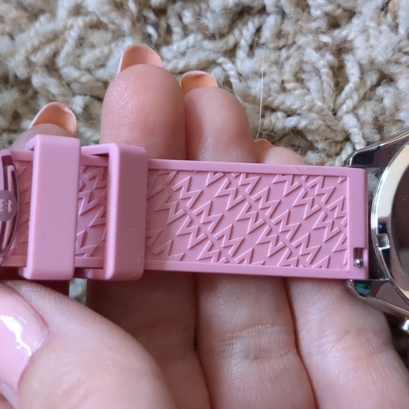 Michelle Cape Watch - Picture 4 of 7